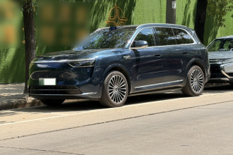 鸿蒙智行 问界M8 2025款 增程 Ultra版 53.4kWh 5座版 (192线激光雷达）