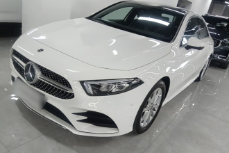 奔驰A级 2022款 改款 A 200 L 运动轿车动感型