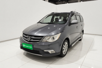 宝骏730 2014款 1.5L 手动豪华导航ESP版 7座