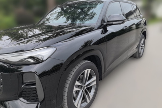 奥迪Q6 2023款 50 TFSI quattro 行云型 飞骑套装