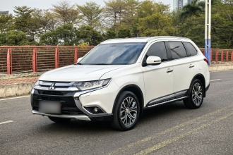 三菱 欧蓝德 2016款 2.4L 四驱精英版 5座