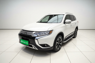 三菱 欧蓝德 2020款 2.0L 两驱畅享版 7座