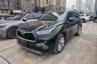 丰田 汉兰达 2022款 双擎 2.5L 四驱至尊版 7座