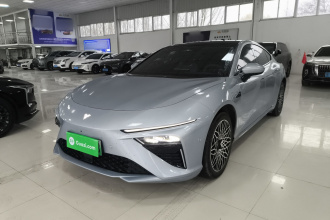 哪吒汽车 哪吒S 2024款 改款 增程 1060 AR-HUD版