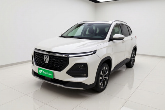 宝骏530 2021款 全球车周年纪念版 1.5T CVT尊贵互联型 7座