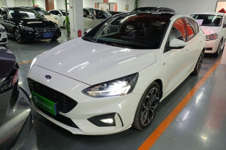 福特 福克斯 2021款 三厢 EcoBoost 180 自动ST Line