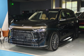 鸿蒙智行 问界M8 2025款 增程 Ultra版 53.4kWh 6座版 (192线激光雷达）