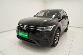 大众 途观L 2025款 出众款 300TSI 自动两驱龙腾版