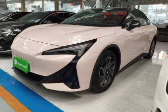 ARCFOX极狐 极狐 阿尔法S5 2024款 560PRO 185kW