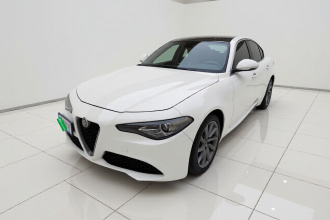阿尔法·罗密欧 Giulia朱丽叶 2017款 2.0T 200HP 豪华版