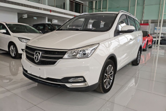 宝骏730 2021款 1.5L 手动时尚型 7座