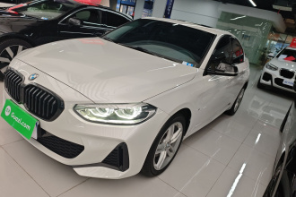 宝马1系 2022款 120i M运动曜夜版