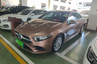 奔驰A级 2020款 改款 A 200 L 运动轿车时尚型