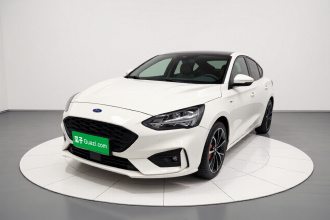 福特 福克斯 2020款 三厢 EcoBoost 180 自动ST Line