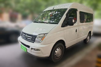 上汽大通MAXUS 新途V80 2023款 2.0T 手动经典傲运通短轴中顶5/6座