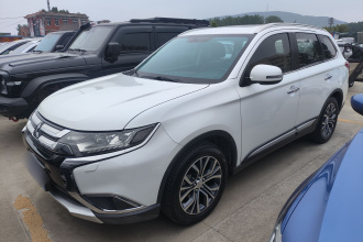 三菱 欧蓝德 2016款 2.4L 四驱尊贵版 7座