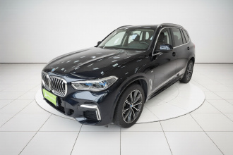 宝马X5 2022款 改款 xDrive 30Li 尊享型M运动套装