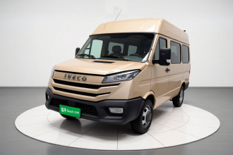 依维柯得意 2023款 2.5T A35M1多用途乘用车短轴中顶双胎手动门 自动挡