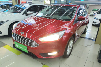 福特 福克斯 2018款 三厢经典 1.6L 自动风尚型智行版