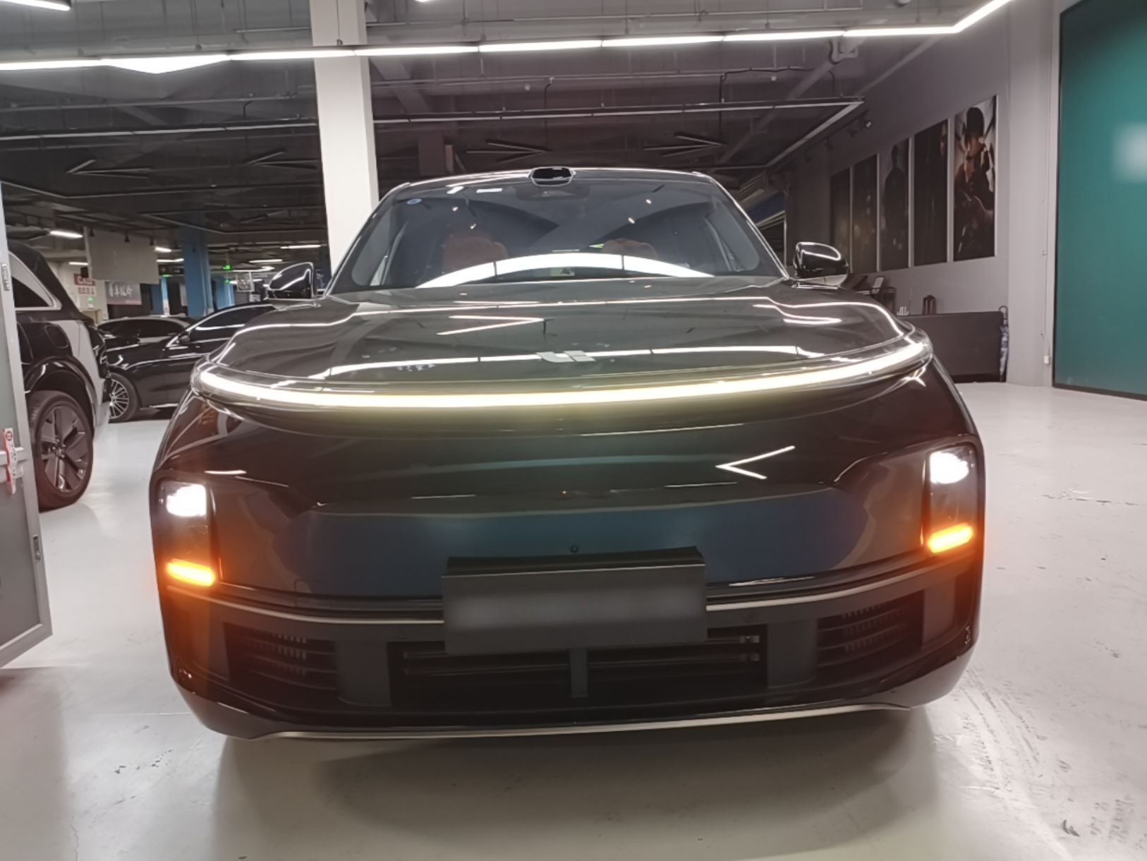Li Auto (Lixiang) L9 2025 thumb 2