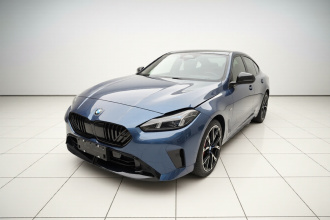 宝马2系 2025款 225L M运动曜夜套装