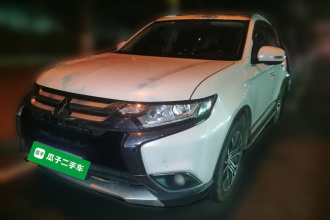 三菱 欧蓝德 2018款 2.0L 两驱荣耀版 5座