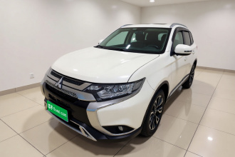 三菱 欧蓝德 2020款 2.0L 两驱畅享版 7座