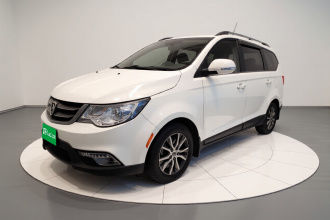 宝骏730 2015款 1.8L 手动豪华导航ESP版 7座