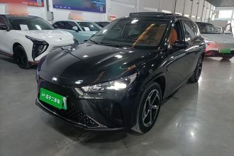 哪吒汽车 哪吒L 2024款 增程 310 闪充红衣版