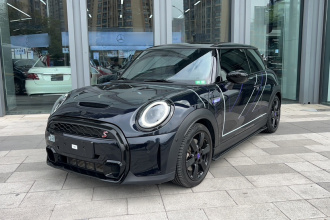 MINI 2023款 2.0T COOPER S 紫夜出逃 特别版