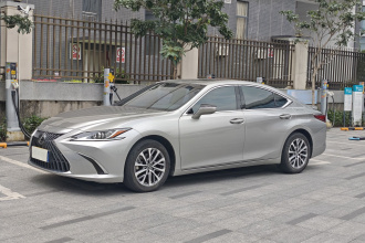 雷克萨斯ES 2022款 300h 卓越版