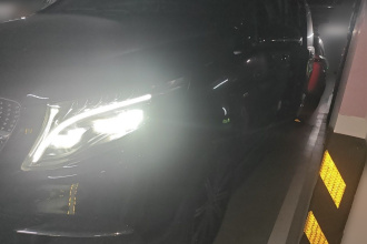 奔驰V级 2022款 V 260 L 长轴距豪华版