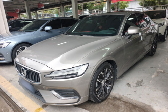沃尔沃S60 2022款 B4 智逸豪华版