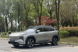 吉利银河 银河L7 2024款 1.5T 115km PLUS  龙腾版