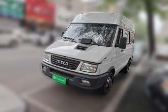 依维柯得意 2021款 2.5T A35 M1客车5-9座短轴中顶双胎手动门