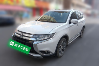 三菱 欧蓝德 2018款 2.4L 四驱精英版 5座