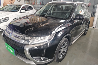 三菱 欧蓝德 2017款 2.0L 两驱荣耀版 5座