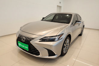雷克萨斯ES 2025款 200 臻享版