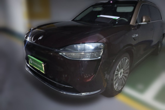 鸿蒙智行 问界M9 2025款 增程 Ultra版 52kWh 6座版 (192线激光雷达）