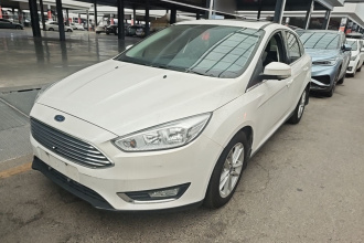 福特 福克斯 2017款 三厢 EcoBoost 180 自动精英型