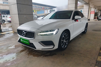 沃尔沃S60 2020款 T4 智逸豪华版