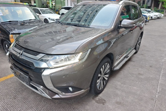 三菱 欧蓝德 2021款 2.0L 两驱畅享版 7座