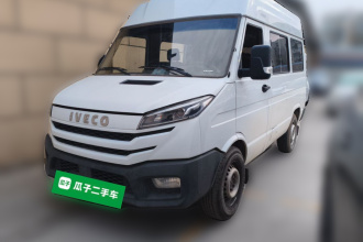 依维柯得意 2023款 2.5T A35M1多用途乘用车短轴中顶单胎手动门 自动挡