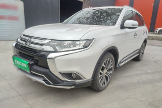 三菱 欧蓝德 2018款 2.0L 两驱荣耀版 5座