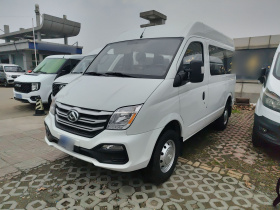 上汽大通MAXUS 新途V80 2025款 超值版傲运通 2.0T 手动短轴中顶127Ps 5/6座