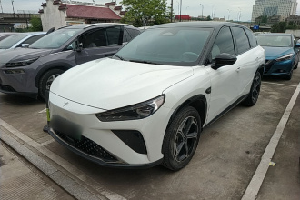 哪吒汽车 哪吒L 2024款 增程 310 闪充红衣版