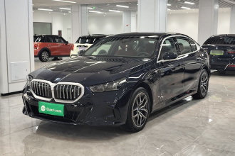 宝马i5 2025款 eDrive 35L M运动套装