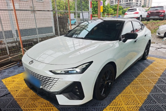 长安UNI-V 2023款 1.5T 尊贵型