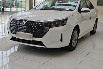 启辰D60 2023款 PLUS 1.6L XE CVT潮领版