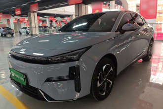 吉利银河 银河L6 2025款 EM-i 140km 星舰版